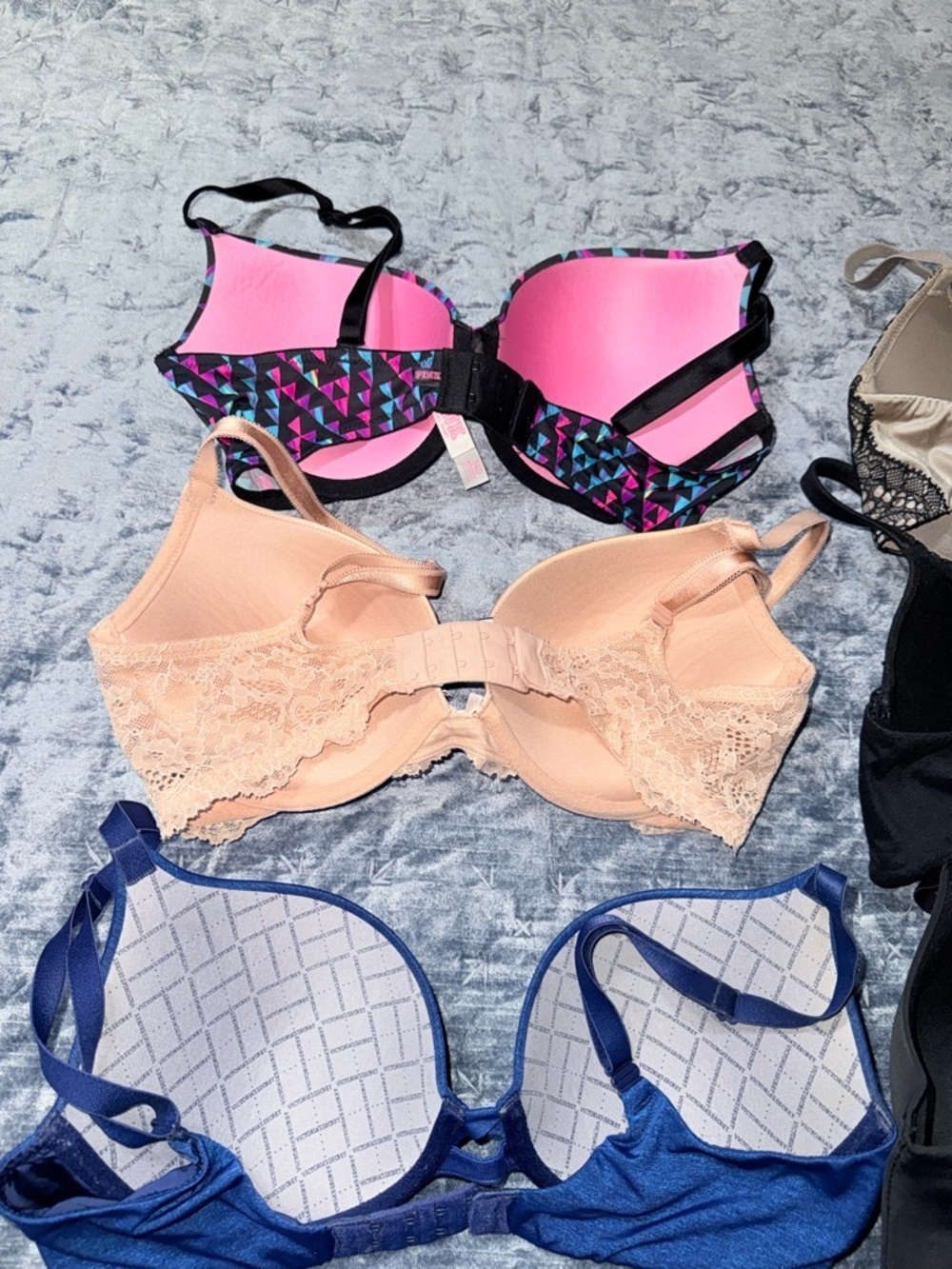 Victoria Secret bundle size 34D - Picture 5 of 8